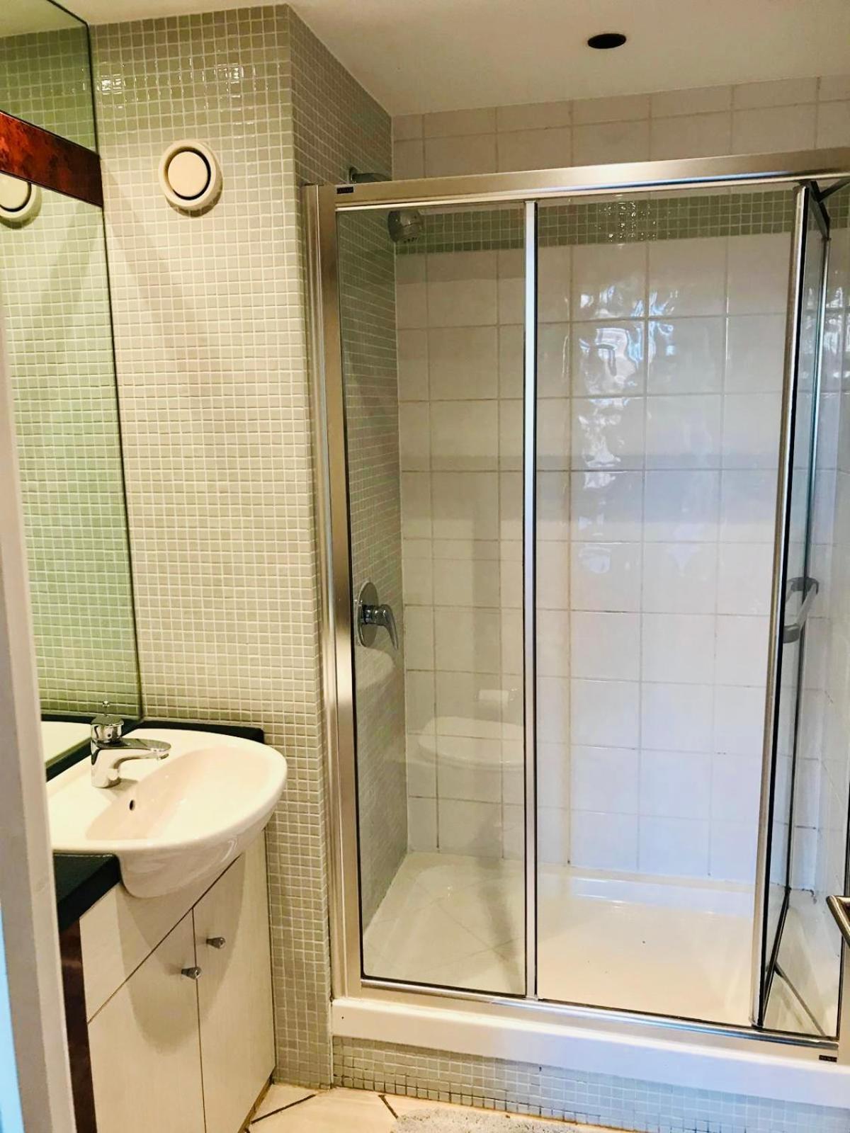 Luxury City Centre Flat With Free Parking