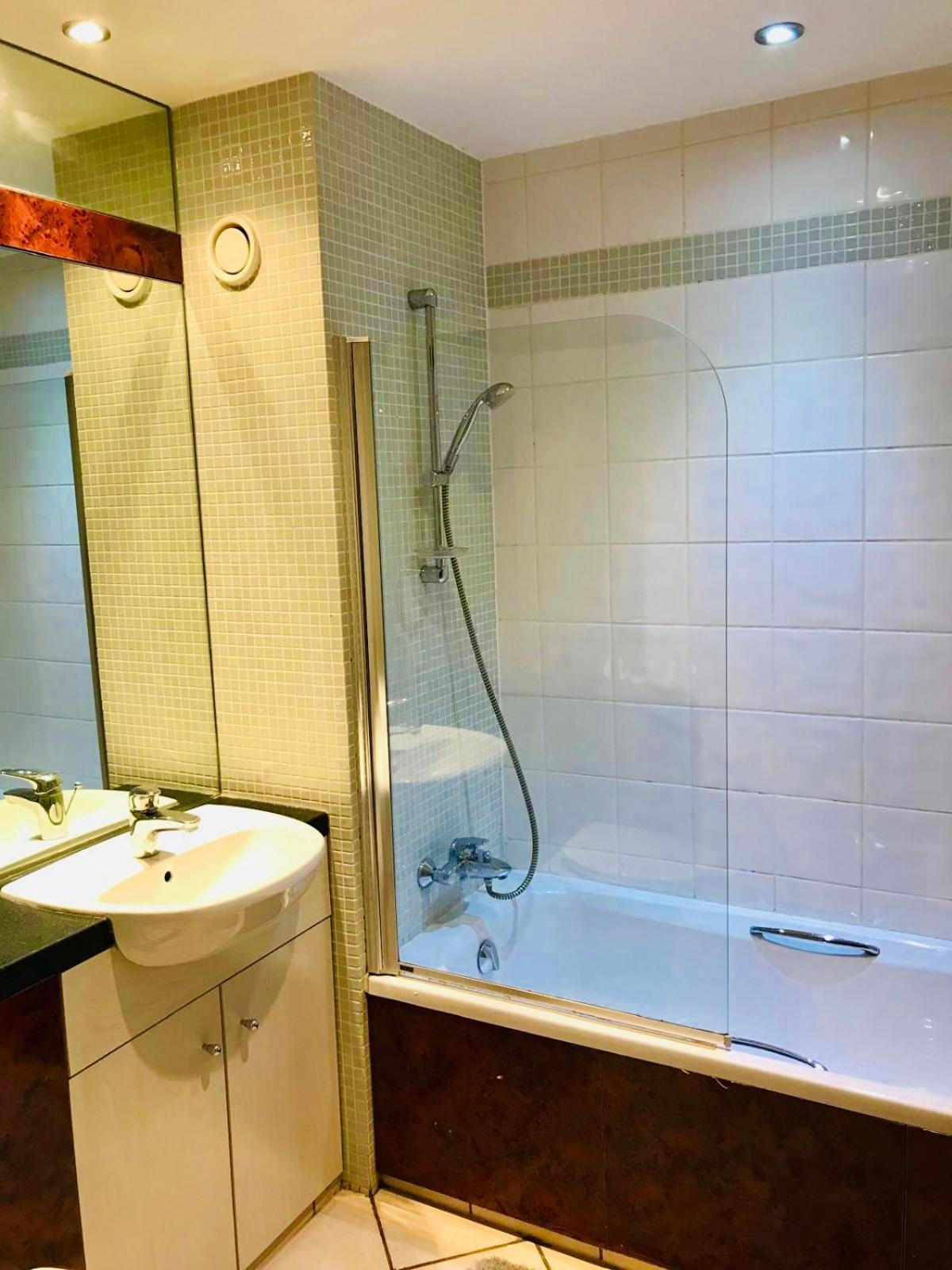 Luxury City Centre Flat With Free Parking Apartment Birmingham